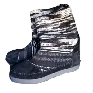 Authentic TOMS Black Suede Textile Mix Women's Nepal Boots, Size 9.5 Good Condit